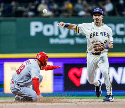 Milwaukee Brewers shortstop David Hamilton (R) forces out St. Louis Cardinals left fielder Bryan Torres (L) and turns a double play on St. Louis Cardinals catcher Yohel Pozo in the seventh inning of the MLB, Baseball Herren, USA game between the St. Louis Cardinals and the Milwaukee Brewers at American Family Field in Milwaukee, Wisconsin on Tuesday, May 26, 2026.  MIL20260526829 TANNENxMAURY