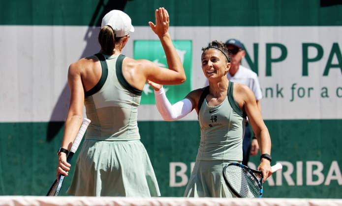 TENNIS - French Open 2026 PARIS,FRANCE,27.MAY.26 - TENNIS - WTA, Tennis Damen Tour, French Open, Roland Garros, Grand Slam. Image shows Lilli Tagger (AUT) and Sara Errani (ITA).  GEPAxpictures xMatthiasxHauer
