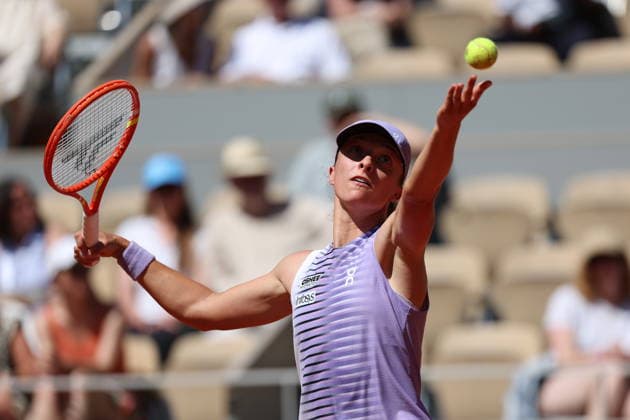 ROLAND GARROS 2026 Thierry Larret MAXPPP - PARIS (75) 27 05 2026 Thierry Larret Maxppp. Tennis. Roland Garros 2026. Internationaux de France de tennis. Stade Roland Garros, Paris (75). Le 27 Mai. Court Philippe CHATRIER : Sara BEJLEK (CZE) vs Iga SWIATEK (POL). PARIS (75) STADE ROLAND GARROS PARIS ILE DE FRANCE FRANCE  Copyright: xMAXPPPxThierryxLarretx TLR202605274008 TLR202605274008