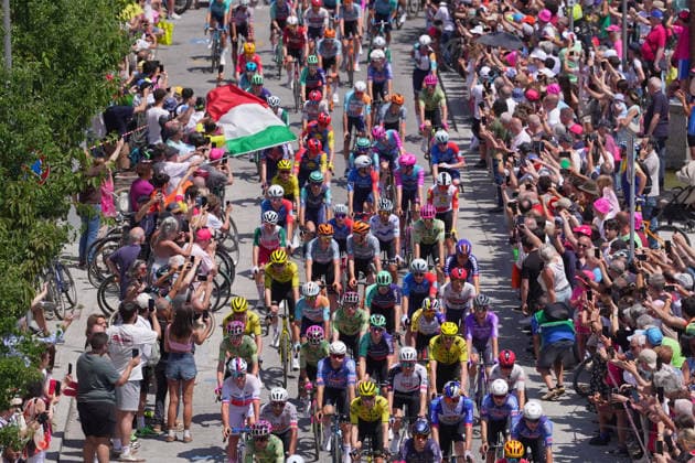 Riders during Stage 17 of the Giro d™Italia, from Cassano d™Adda to Andalo, Italy - Wednesday May 27, 2026.  Copyright: xSimonexSpada LaPressex