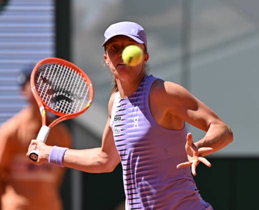 2026 French Open, Roland-Garros - Day 4 PARIS, FRANCE - MAY 27: Iga Swiatek of Poland in action against Sara Bejlek of Czech Republic during the Women s Singles second-round match on Day Four of the 2026 French Open at Roland Garros on May 27, 2026 in Paris, France. Mustafa Yalcin Anadolu Paris France. Editorial use only. Please get in touch for any other usage.  Copyright: x2026xAnadoluxMustafaxYalcinx