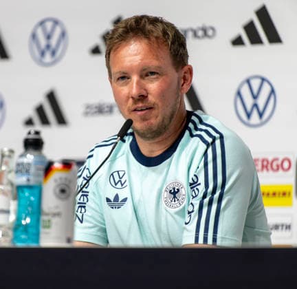 27.05.2026, Fussball DFB-Nationalmannschaft Deutschland, Trainingslager vor der WM, Auftakt-Pressekonferenz im Medienzentrum HALFTIME bei ADIDAS, in Herzogenaurach. AM Podium stellt Sportdirektor Trainer Julian Nagelsmann (Deutschland) den Fragen der Journalisten