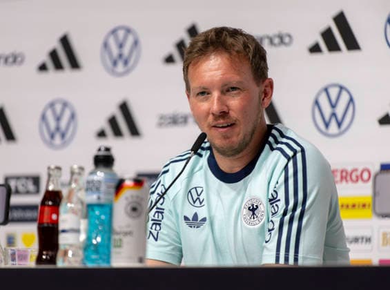 27.05.2026, Fussball DFB-Nationalmannschaft Deutschland, Trainingslager vor der WM, Auftakt-Pressekonferenz im Medienzentrum HALFTIME bei ADIDAS, in Herzogenaurach. AM Podium stellt Sportdirektor Trainer Julian Nagelsmann (Deutschland) den Fragen der Journalisten