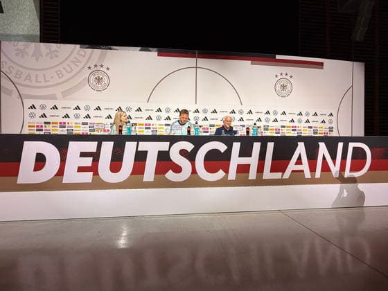 Bundestrainer Julian Nagelsmann und Sportdirektor Rudi Völler (Deutschland Germany) bei der Eröffnungspressekonferenz des WM-Trainingslagers - Herzo Base 27.05.2026: Deutsche Nationalmannschaft, Trainingslager zur WM-Vorbereitung, Home Ground, HerzoBase, World of Adidas, Herzogenaurach