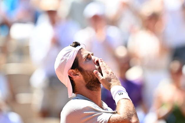 2026 French Open (Roland-Garros) - Day 4 PARIS, FRANCE - MAY 27: Karen Khachanov celebrates his victory after defeating Argentina s Marco Trungelliti in their men s singles match on day four of the French Open (Roland Garros) on Court Suzanne-Lenglen in Paris, France, on May 27, 2026. Burak Akbulut Anadolu Paris France. Editorial use only. Please get in touch for any other usage.  Copyright: x2026xAnadoluxBurakxAkbulutx