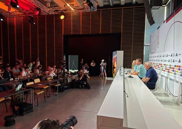 27.05.2026, Fussball DFB-Nationalmannschaft Deutschland, Trainingslager vor der WM, Auftakt-Pressekonferenz im Medienzentrum HALFTIME bei ADIDAS, in Herzogenaurach. AM Podium stellt Sportdirektor Trainer Julian Nagelsmann (Deutschland) und Sportdirektor Rudi Völler (Deutschland) den Fragen der Journalisten