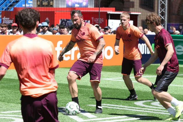 UEFA Conference League Finale: Legends Match beim Fan-Festival Leipzig, 27.05.26 Ingo Hertzsch beim Legends Match beim Fan-Festival auf dem Marktplatz Leipzig, anlässlich des UEFA Conference League Finals, 27.05.26. Copyright: xBEAUTIFULxSPORTS JanxKaeferx
