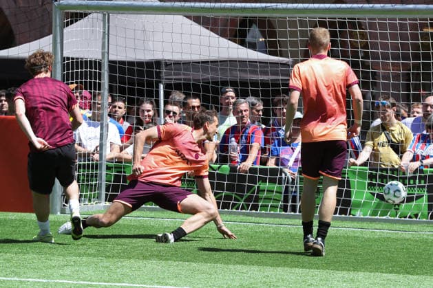UEFA Conference League Finale: Legends Match beim Fan-Festival Leipzig, 27.05.26 RenÃ Adler kassiert ein Gegentor beim Legends Match beim Fan-Festival auf dem Marktplatz Leipzig, anlässlich des UEFA Conference League Finals, 27.05.26. Copyright: xBEAUTIFULxSPORTS JanxKaeferx