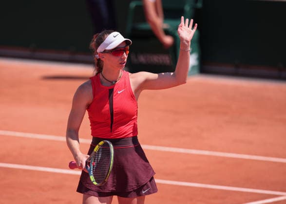 Tamara Korpatsch (GER) jubelt nach dem Sieg, Jubel, Freude, Damen Einzel, Ladies Singles, Tamara Korpatsch (GER) winkt und bedankt sich bei den Zuschauern, Fans nach dem Sieg Tennis - French Open 2026 - Roland Garros - Paris - - France - 27 May 2026. Copyright: xJuergenxHasenkopfx
