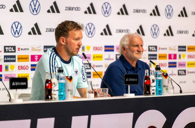 27.05.2026, Fussball DFB-Nationalmannschaft Deutschland, Trainingslager vor der WM, Auftakt-Pressekonferenz im Medienzentrum HALFTIME bei ADIDAS, in Herzogenaurach. Trainer Julian Nagelsmann (li, Deutschland) und Sportdirektor Rudi Völler (re, Deutschland) beantworten die Fragen der Journalisten,