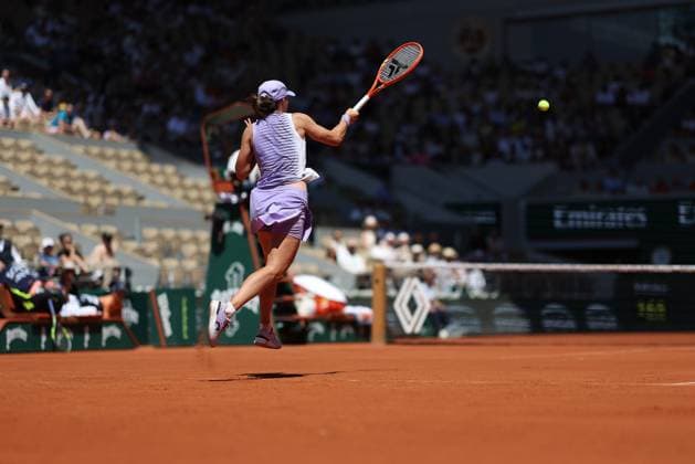 ROLAND GARROS PHOTOPQR LE PARISIEN Le Parisien Arnaud Journois ; PARIS ; 27 05 2026 ; Paris. Stade Roland Garros, le 27 mai 2025. Tennis. Internationaux de France de Roland Garros. Simple Dames Court Philippe-Chatrier - 2ème tour Iga Swiatek vs Sara Bejlek Photo Le Parisien Arnaud Journois Roland Garros French Open tennis tournament, in Paris, France, on 27 May 2026. PARIS 75 France  Copyright: xPHOTOPQR LExPARISIEN MAXPPPxLexParisienx xArnaudxJournoisx 20260527LPA4697 20260527LPA4697