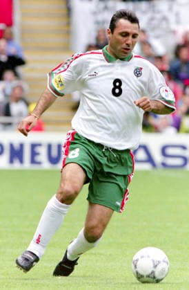 960618 Football, UEFA EURO, EM, Europameisterschaft,Fussball 1996 (England), Group B, France - Bulgaria 3-1: Bulgarias Hristo Stoitchkov. Photo: BILDBYRAN M023_09 960618frabul m023_09 frankrike bulgarien 960618 dia bbeng em em96 em 96 em 1996 em1996 fotboll football soccer france v bulgaria euro uefa euro 1996 euro1996 euro96 european championships europamästerskap st james park newcastle june 18 1996 *** 960618 Football, Uefa EURO 1996 England , Group B, France Bulgaria 3 1 Bulgarias Hristo Stoitchkov Photo BILDBYRAN M023 09 960618frabul m023 09 france bulgaria 960618 dia bbeng em em96 em 96 em 1996 em1996 football soccer france v bulgaria euro uefa euro 1996 euro1996 euro96 european championships european championships st james park newcastle june 18 1996  Copyright: BILDBYRAN BB960618BB087