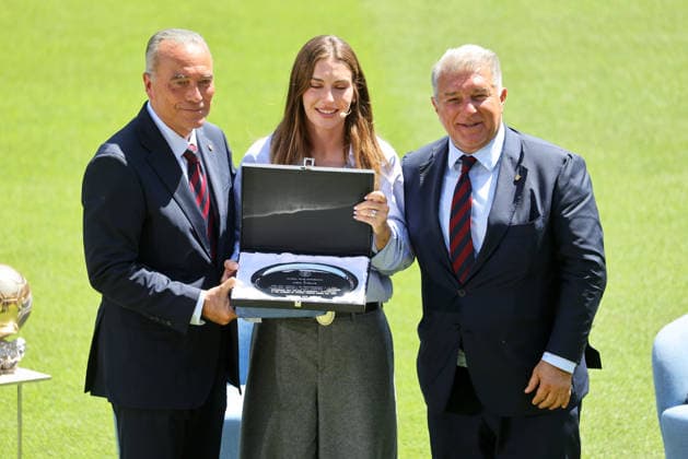 Alexia Putellas FC Barcelona, Barca Farewell press conference, PK, Pressekonferenz Rafael Yuste, President of FC Barcelona, and Joan Laporta, President-Elect of FC Barcelona, with Alexia Putellas during her farewell ceremony in Barcelona, Spain, on May 27, 2026. Barcelona Barcelona Spain  Copyright: xUrbanandsportx originalFilename:urbanandsport-fcbarcel260527_npaiN.jpg