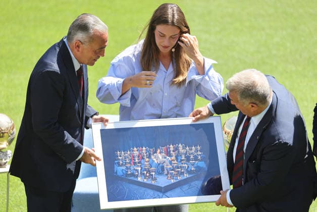 Alexia Putellas FC Barcelona, Barca Farewell press conference, PK, Pressekonferenz Rafael Yuste, President of FC Barcelona, and Joan Laporta, President-Elect of FC Barcelona, with Alexia Putellas during her farewell ceremony in Barcelona, Spain, on May 27, 2026. Barcelona Barcelona Spain  Copyright: xUrbanandsportx originalFilename:urbanandsport-fcbarcel260527_npVVi.jpg