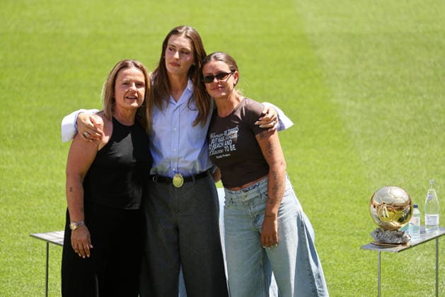 FC Barcelona, Barca Farewell Ceremony for Alexia Putellas Alexia Putellas, with her mother and sister, during her farewell ceremony at FC Barcelona, the club where she played for 14 seasons, in Barcelona, Spain, on May 27, 2026. Barcelona Barcelona Spain  Copyright: xUrbanandsportx originalFilename:urbanandsport-fcbarcel260527_npNs1.jpg
