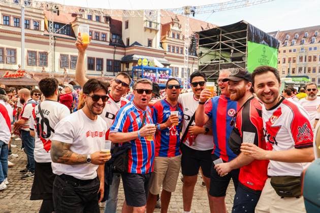 Fan Zone before the UEFA Conference League Final: Crystal Palace FC Vs Rayo Vallecano Fans of Crystal Palace and Rayo are seen in the fan zone before the UEFA Conference League Final 2026 match between Crystal Palace FC and Rayo Vallecano in Leipzig. Copyright: xMikolajxBarbanellx