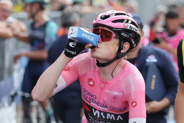 Giro d Italia 2026 UCI Cycling race - Stage 17 Pierre Teyssot MAXPPP ; Giro d Italia 2026 UCI Cycling race - Stage 17. Andalo, Italy on May 27, 2026. Stage 17h of 202 km from Cassano d Adda to Andalo. In action Jonas Vingegaard (DEN) Team Visma Lease a Bike Pierre Teyssot Maxppp Andalo Trentino South Tyrol Italy  Copyright: xMAXPPPxPierrexTeyssotx TEY33287 TEY33287