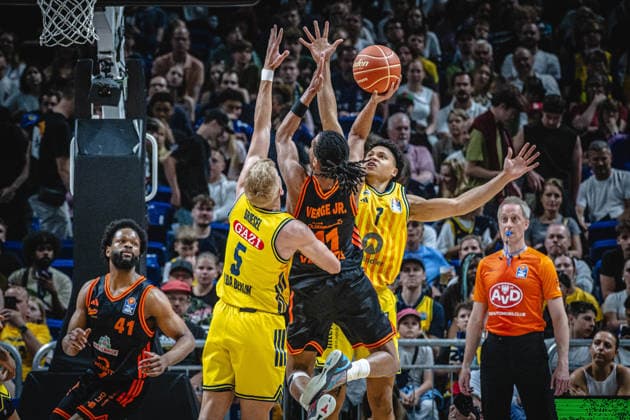 Basketball Berlin 27.05.2026 Saison 2025 2026 EasyCredit BBL 1. Bundesliga Männer, Herren Playoffs Viertelfinale Spiel 5 Alba Berlin - RASTA Vechta Alonzo Verge (Vechta, No.11) Jack Kayil (Alba Berlin, No.07) Sam Griesel (Alba Berlin, No.05)