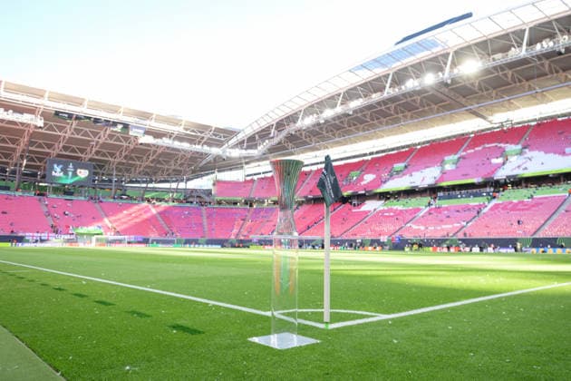 Fußball, UEFA Conference League Finale, 20260527, Crystal Palace - Rayo Vallecano. Im Bild UEFA Confrence League Pokal Eckfahne.& xA;& xA; Leipzieg Red Bull Arena Sachsen Deutschland Copyright: Passion2Press MarkusxFischerx