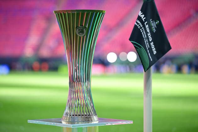 SOCCER - UEFA ECL, Crystal Palace vs Rayo Vallecano LEIPZIG,GERMANY,27.MAY.26 - SOCCER - UEFA Conference League, final, Crystal Palace FC vs Rayo Vallecano. Image shows the trophy. Keywords: corner flag.  GEPAxpictures xMichalxFajt