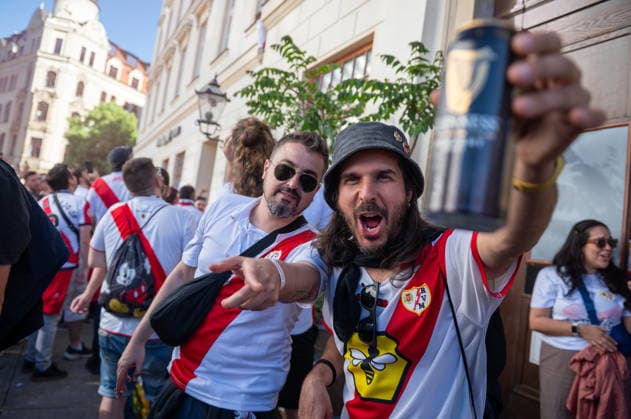 2026.05.27 Lipsk pilka nozna Final Liga Konferencji Europy sezon 2025 2026 Crystal Palace - Rayo Vallecano N z Kibice Rayo Vallecano przed meczem w Lipsku Foto Gleb Soboliev PressFocus 2026.05.27 Leipzig Football - Final UEFA Conference League 2025 2026 Crystal Palace - Rayo Vallecano Rayo Vallecano fans before the match in Leipzig Credit: Gleb Soboliev PressFocus NEWSPIX.PL --- newspix.pl 