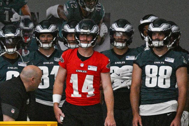 Philadelphia, PA - MAY 27: Philadelphia Eagles quarterback Andy Dalton 14 is shown during the Philadelphia Eagles OTA workout on May 27th, 2026 at the NovaCare Complex in Philadelphia, PA. (Photo by Terence Lewis Icon Sportswire) NFL, American Football Herren, USA MAY 27 Philadelphia Eagles OTA EDITORIAL USE ONLY Icon260527010