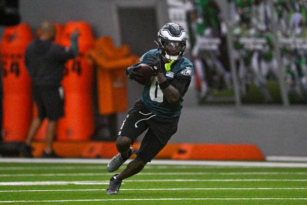 Philadelphia, PA- MAY 27: Philadelphia Eagles wide receiver Hollywood Brown 0 is shown during the Philadelphia Eagles OTA workout on May 27th, 2026 at the NovaCare Complex in Philadelphia, PA. (Photo by Terence Lewis Icon Sportswire) NFL, American Football Herren, USA MAY 27 Philadelphia Eagles OTA EDITORIAL USE ONLY Icon260527028