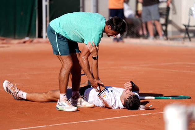 2026-05-27 2026 French Open - Day Four PARIS, FRANCE - MAY 27: Mariano Navone of Argentina, Jakub Mensik of Czech Republic during Day Four of the 2026 French Open at Roland Garros on May 27, 2026 in Paris, France. (Photo by Marleen Fouchier BSR Agency) Paris France Content not available for redistribution in The Netherlands directly or indirectly through any third parties. Copyright: xBSRxAgencyx