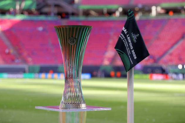 27.05.2026, xtgx, Fussball UEFA Conference League Finale 2026, Crystal Palace - Rayo Vallecano v.l. Symbolfoto, Symbolbild Conference Finale in Leipzig mit dem Pokal, der Trophäe (UEFA REGULATIONS PROHIBIT ANY USE OF PHOTOGRAPHS as IMAGE SEQUENCES and or QUASI-VIDEO) Red Bull Arena