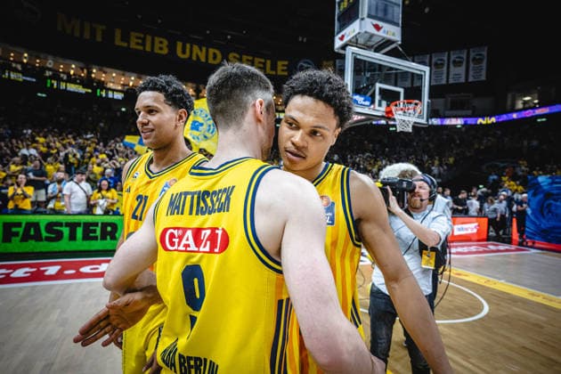 Basketball Berlin 27.05.2026 Saison 2025 2026 EasyCredit BBL 1. Bundesliga Männer, Herren Playoffs Viertelfinale Spiel 5 Alba Berlin - RASTA Vechta Jubel Alba Jack Kayil (Alba Berlin, No.07) Jonas Mattisseck (Alba Berlin, No.09)
