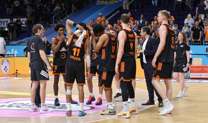 Rasra Vechts enttäuscht nach Spielende Enttäuschung Basketball BBL Bundesliga Herren Play Off Viertelfinale 5.Spiel Saison 2025 2026 27.05.2026 ALBA Berlin vs SC Rasta Vechta