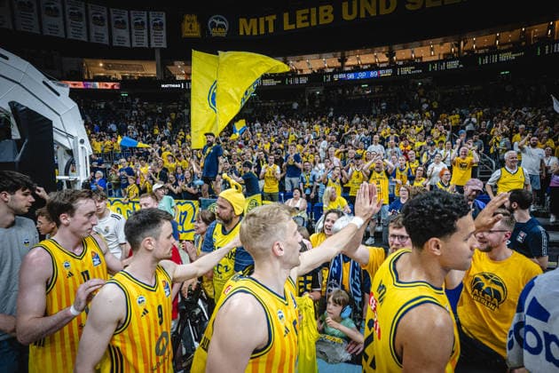 Basketball Berlin 27.05.2026 Saison 2025 2026 EasyCredit BBL 1. Bundesliga Männer, Herren Playoffs Viertelfinale Spiel 5 Alba Berlin - RASTA Vechta Jubel Alba Fans