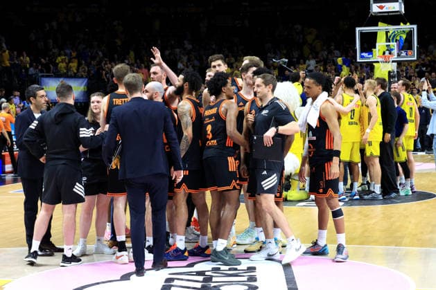 DEU, easyCredit BBL, ALBA vs. Rasta Vechta, 27.05.2026, Uber-Arena, Berlin, DEU, easyCredit BBL, ALBA vs. Rasta Vechta, im Bild Vechta-Spielerkreis