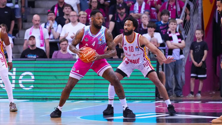 27.05.2026, xydrx, Basketball, easyCredit Basketball Bundesliga, Playoffs, Viertelfinale Spiel 5, Telekom Baskets Bonn - Fitness First Würzburg Baskets, Telekom Dome Bonn: Jeff Garrett Jr. (Telekom Baskets Bonn, 4) Davion Mintz (Fitness First Wuerzburg Baskets, 10) Copyright: HMBxMedia YannisxDreimann