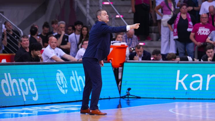 27.05.2026, xydrx, Basketball, easyCredit Basketball Bundesliga, Playoffs, Viertelfinale Spiel 5, Telekom Baskets Bonn - Fitness First Würzburg Baskets, Telekom Dome Bonn: Marko Stankovic (Cheftrainer Telekom Baskets Bonn) gestikulierend Copyright: HMBxMedia YannisxDreimann