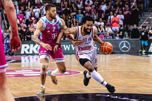 easyCredit Basketball Bundesliga, 5. Playoff-Viertelfinale: Telekom Baskets Bonn vs. Fitness First Baskets Würzburg, 27.05.2026 Davion Mintz (Würzburg 10) gegen Alijah Comithier (Telekom Baskets Bonn 2) - easyCredit Basketball Bundesliga, 5. Playoff-Viertelfinale: Telekom Baskets Bonn vs. Fitness First Baskets Würzburg, 27.05.2026, Telekom Dome Bonn Copyright: xBEAUTIFULxSPORTS Derixx