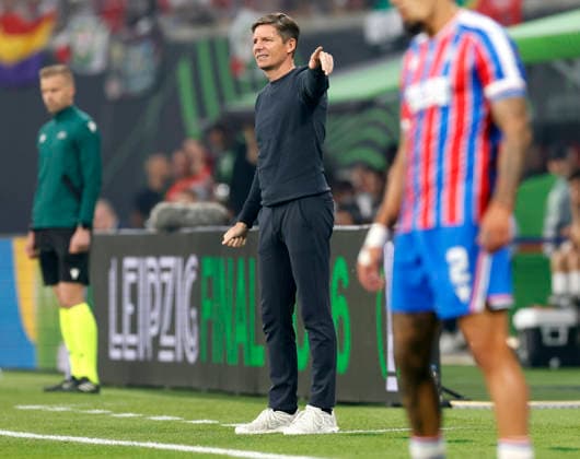Leipzig, Germany, 27th May 2026. Oliver Glasner manager of Crystal Palace points during the Crystal Palace vs Rayo Vallecano UEFA Conference League Final match at Leipzig Stadium, Leipzig. Picture credit should read: Cody Froggatt Sportimage EDITORIAL USE ONLY. No use with unauthorised audio, video, data, fixture lists, club league logos or live services. Online in-match use limited to 120 images, no video emulation. No use in betting, games or single club league player publications. SPI_054_CF_CRYSTAL_PALACE_V_RAYO_VALLECANO SPI-4827-0054