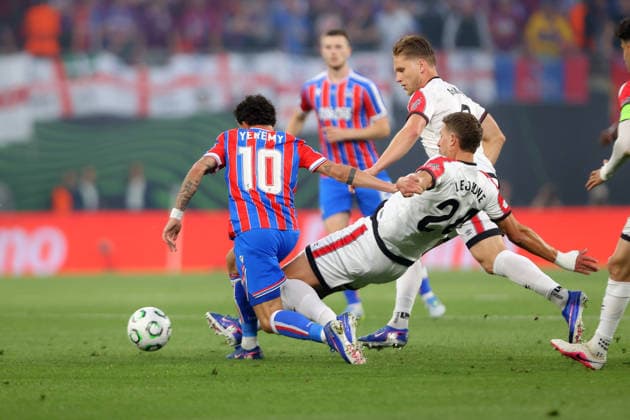 27.05.2026, xtgx, Fussball UEFA Conference League Finale 2026, Crystal Palace - Rayo Vallecano v.l. Yeremy Pino (Crystal Palace) Florian Lejeune (Rayo Vallecano) Zweikampf, Aktion, action, battle for the ball (UEFA REGULATIONS PROHIBIT ANY USE OF PHOTOGRAPHS as IMAGE SEQUENCES and or QUASI-VIDEO) Red Bull Arena