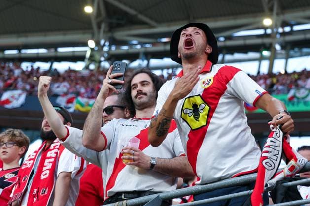 Fans von Rayo Vallecano, Crystal Palace F.C. vs. Rayo Vallecano, Fussball, Maenner, UEFA, UEFA Confernce League Finale, Saison 2025 2026, 27.05.2026 Leipzig Sachsen Deutschland