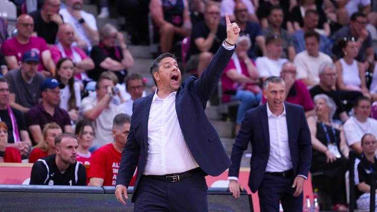27.05.2026, xydrx, Basketball, easyCredit Basketball Bundesliga, Playoffs, Viertelfinale Spiel 5, Telekom Baskets Bonn - Fitness First Würzburg Baskets, Telekom Dome Bonn: Sasa Filipovski (Fitness First Wuerzburg Baskets Cheftrainer) gestikulierend Copyright: HMBxMedia YannisxDreimann