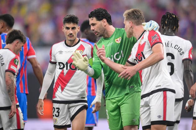 Fußball, UEFA Conference League Finale, 20260527, Crystal Palace - Rayo Vallecano. Im Bild v.l. Oscar VALENTIN (Rayo, 23), Torwart Augusto BATALLA (Rayo, 13), ALEMAO (Rayo, 9).& xA;& xA; Leipzig Red Bull Arena Sachsen Deutschland Copyright: Passion2Press MarkusxFischerx