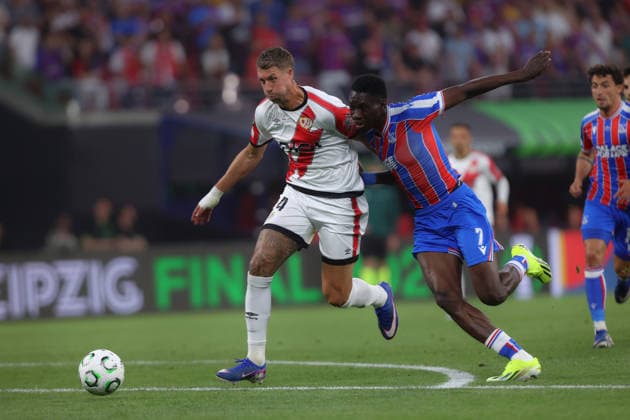 27.05.2026, xtgx, Fussball UEFA Conference League Finale 2026, Crystal Palace - Rayo Vallecano v.l. Yeremy Pino (Crystal Palace) Florian Lejeune (Rayo Vallecano) Ismaila Sarr (Crystal Palace) Zweikampf, Aktion, action, battle for the ball (UEFA REGULATIONS PROHIBIT ANY USE OF PHOTOGRAPHS as IMAGE SEQUENCES and or QUASI-VIDEO) Red Bull Arena