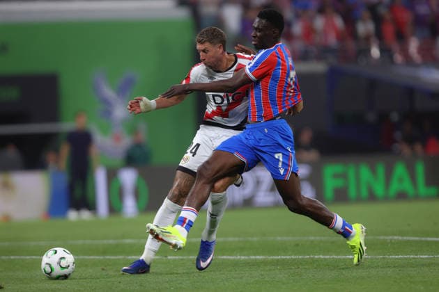 27.05.2026, xtgx, Fussball UEFA Conference League Finale 2026, Crystal Palace - Rayo Vallecano v.l. Yeremy Pino (Crystal Palace) Florian Lejeune (Rayo Vallecano) Ismaila Sarr (Crystal Palace) Zweikampf, Aktion, action, battle for the ball (UEFA REGULATIONS PROHIBIT ANY USE OF PHOTOGRAPHS as IMAGE SEQUENCES and or QUASI-VIDEO) Red Bull Arena