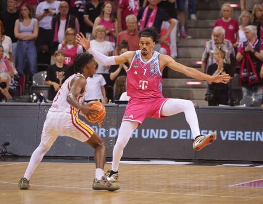 Jonathan Bähre (Baehre) Telekom Baskets Bonn vs. Fitness First Würzburg (Wuerzburg) Baskets Playoffs Viertelfinale Spiel 5 - Saison 2025 26