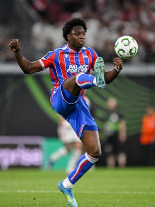 Jaydee Canvot (Crystal Palace) controls the Ball during the UEFA Conference League Final 2026 match between Crystal Palace FC and Rayo Vallecano de Madrid at Football Arena Leipzig on May 27, 2026 in Leipzig, Germany. (Photo by Harry Langer DeFodi Images) -