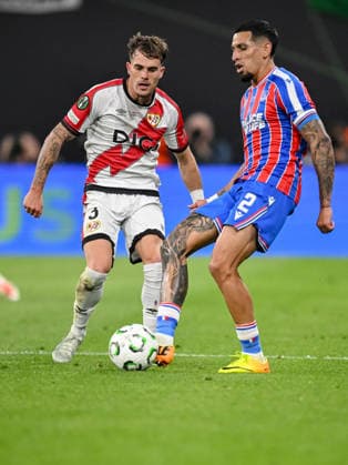 Pep Chavarria (Rayo Vallecano) and Daniel Munoz (Crystal Palace) battle for the ball during the UEFA Conference League Final 2026 match between Crystal Palace FC and Rayo Vallecano de Madrid at Football Arena Leipzig on May 27, 2026 in Leipzig, Germany. (Photo by Harry Langer DeFodi Images) -
