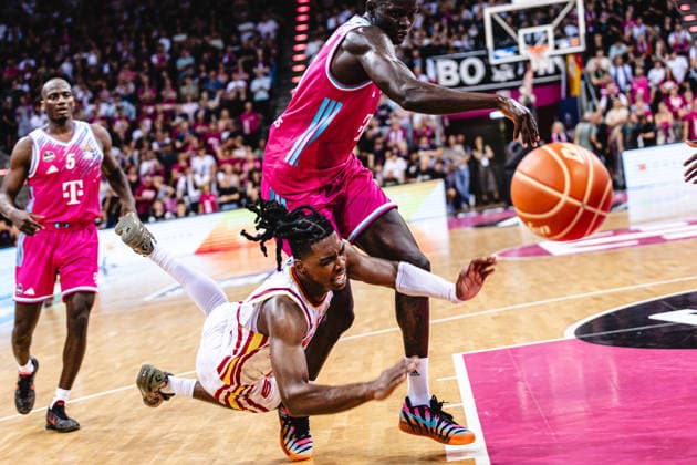 easyCredit Basketball Bundesliga, 5. Playoff-Viertelfinale: Telekom Baskets Bonn vs. Fitness First Baskets Würzburg, 27.05.2026 Marcus Carr (Würzburg 5) hebt ab - easyCredit Basketball Bundesliga, 5. Playoff-Viertelfinale: Telekom Baskets Bonn vs. Fitness First Baskets Würzburg, 27.05.2026, Telekom Dome Bonn Copyright: xBEAUTIFULxSPORTS Derixx