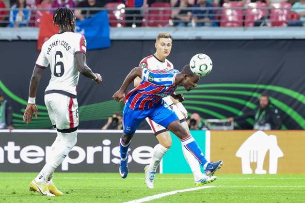 Tyrick Mitchell 3 (Crystal Palace F.C.) mit einer grossen Chance, Crystal Palace F.C. vs. Rayo Vallecano, Fussball, Maenner, UEFA, UEFA Confernce League Finale, Saison 2025 2026, 27.05.2026 Leipzig Sachsen Deutschland