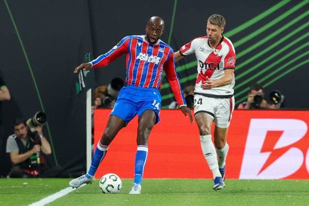 27.05.2026 - SOCCER - 2025-2026 UEFA Conference League final , Crystal Palace vs Rayo Vallecano Jean-Philippe Mateta (Crystal Palace) and Florian Lejeune (Rayo Vallecano) in one-on-one LEIPZIG Red Bull Arena ,Leipzig Red Bull Arena (Leipzig) Germany