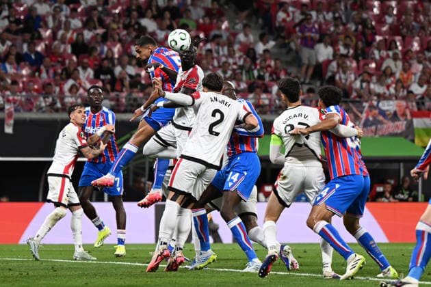 IPA85116351 - Andrei Ratiu (Rayo Vallecano) against Jean-Philippe Mateta (Crystal Palace F.C.) during the UEFA Europe Conference 2026 final between Rayo Vallecano de Madrid vs. Crystal Palace F.C. on May 27th, 2026 at the Red Bull Arena, Leipzig, Germany  Copyright: xVincenzoxOrlando IPAxSportx xx 85116351